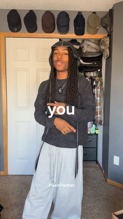 Instagram post by @noteliwho for I Love Gain. Caption reads: [...] Staying fresh through the day with....