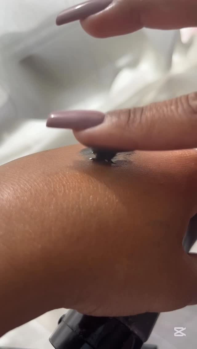 Instagram post by @marperlaza for COXIR. Caption reads: TXA MuCIn pore mask cleanser de @coxir_official....