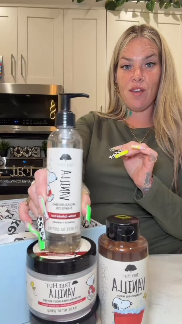 Instagram post by @itsmamacookie for Treehut. Caption reads: Pr package from @treehut 🖤🔥 #prpackage #unboxing....