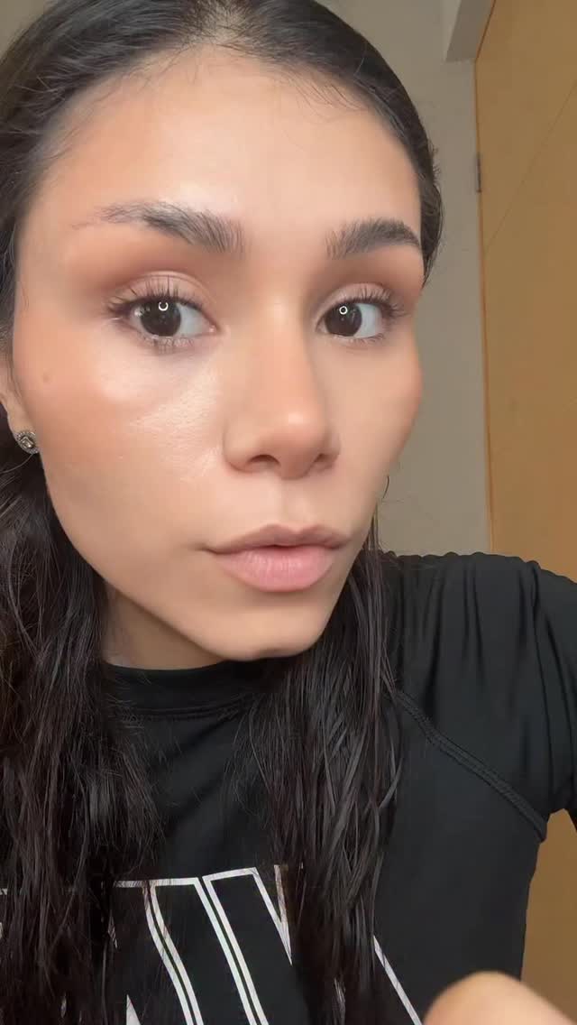 Instagram post by @anahiogarcia for iMethodBeauty. Caption reads: @imethodbeauty 💖.