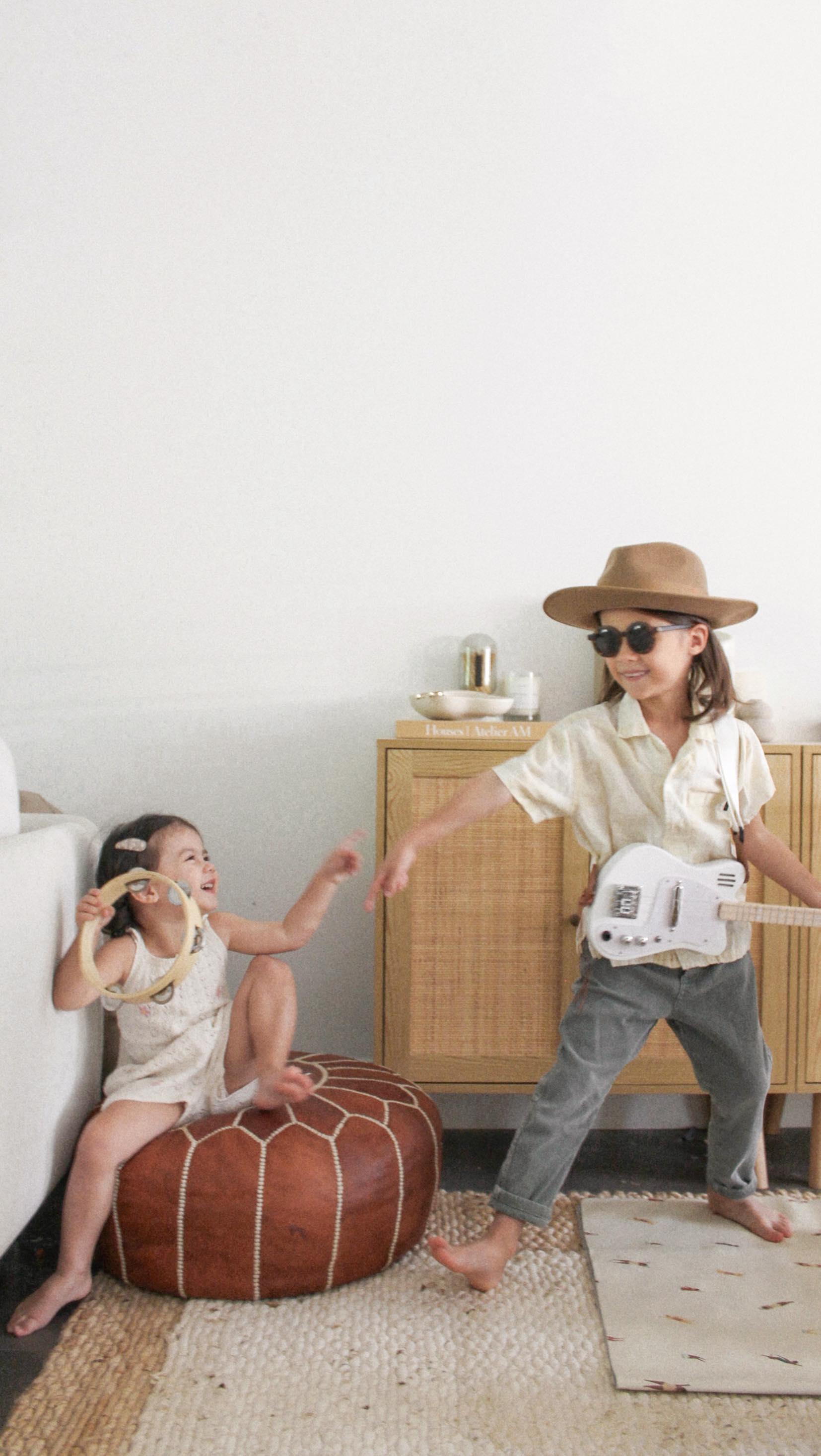 Instagram post by @alongcamelogan for Loog Guitars. Caption reads: [...] their @yotoplay_us along with their....