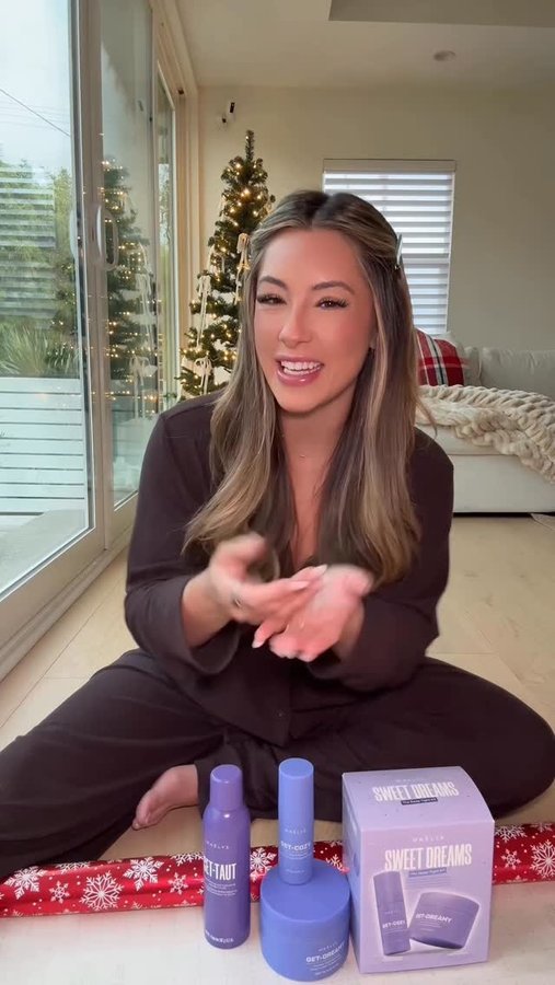 Instagram post by @itsmekelsc1 for MAELYSCOSMETICS. Caption reads: #AD Perfect for besties, sisters, moms, or....