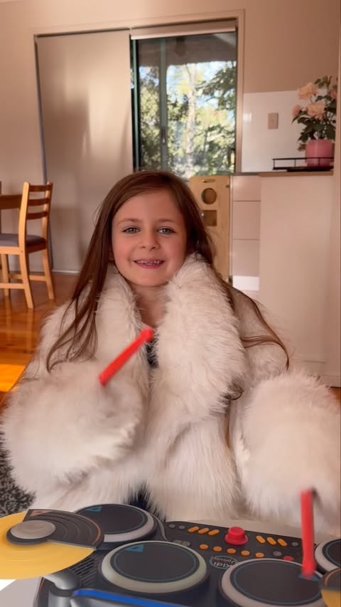 Instagram post by @nare.pestov for VTech USA. Caption reads: My little rock stars 🎸 We love this set 😍🙌....