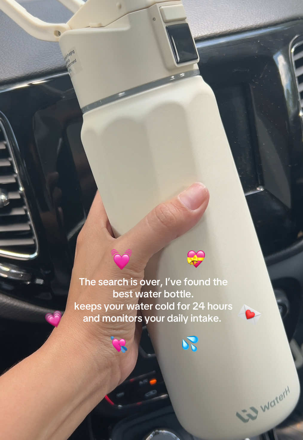 TikTok post by @jenniaguileraaaa for Water H Costa Rica. Caption reads: This water bottle tracks my daily water intake and....