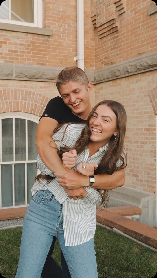 Instagram post by @noelani.photo for Lume Cube. Caption reads: [...] this couples photoshoot. #litbylume....