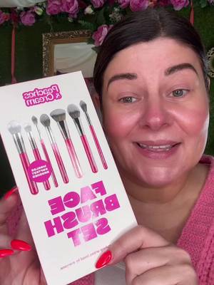 TikTok post by @leannewarrenhestermua for Peaches & Cream. Caption reads: [...] 🤣 My favourite make up brushes @Peaches &....