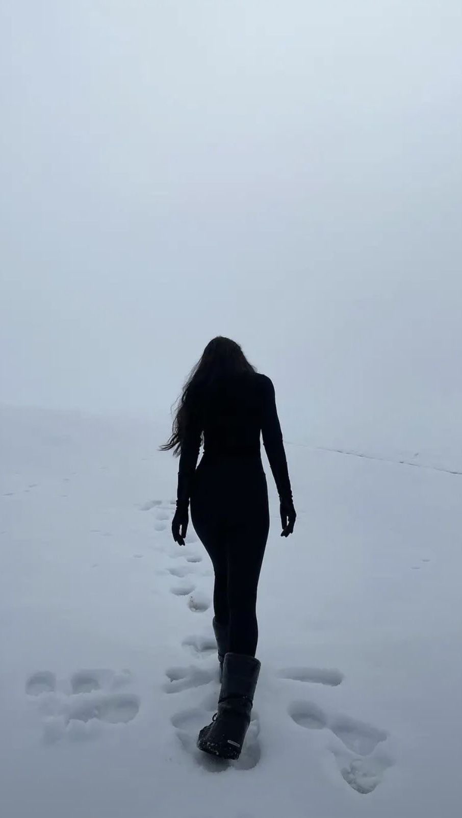 Instagram post by @dreathomas for BOMBSHELL SPORTSWEAR. Caption reads: Show it off amor ❤️ new @bombshellsportswear....