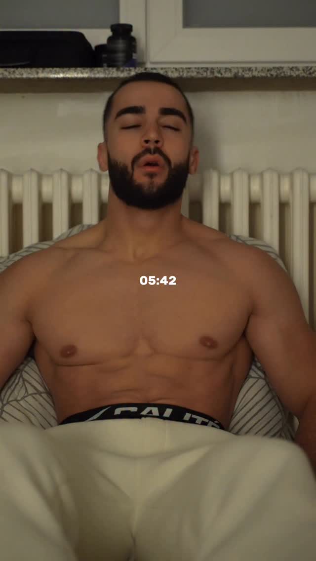 Instagram post by @fatihbicioglu for Neosupps. Caption reads: Full day of Training | Cxde FATIH bei @Neosupps....