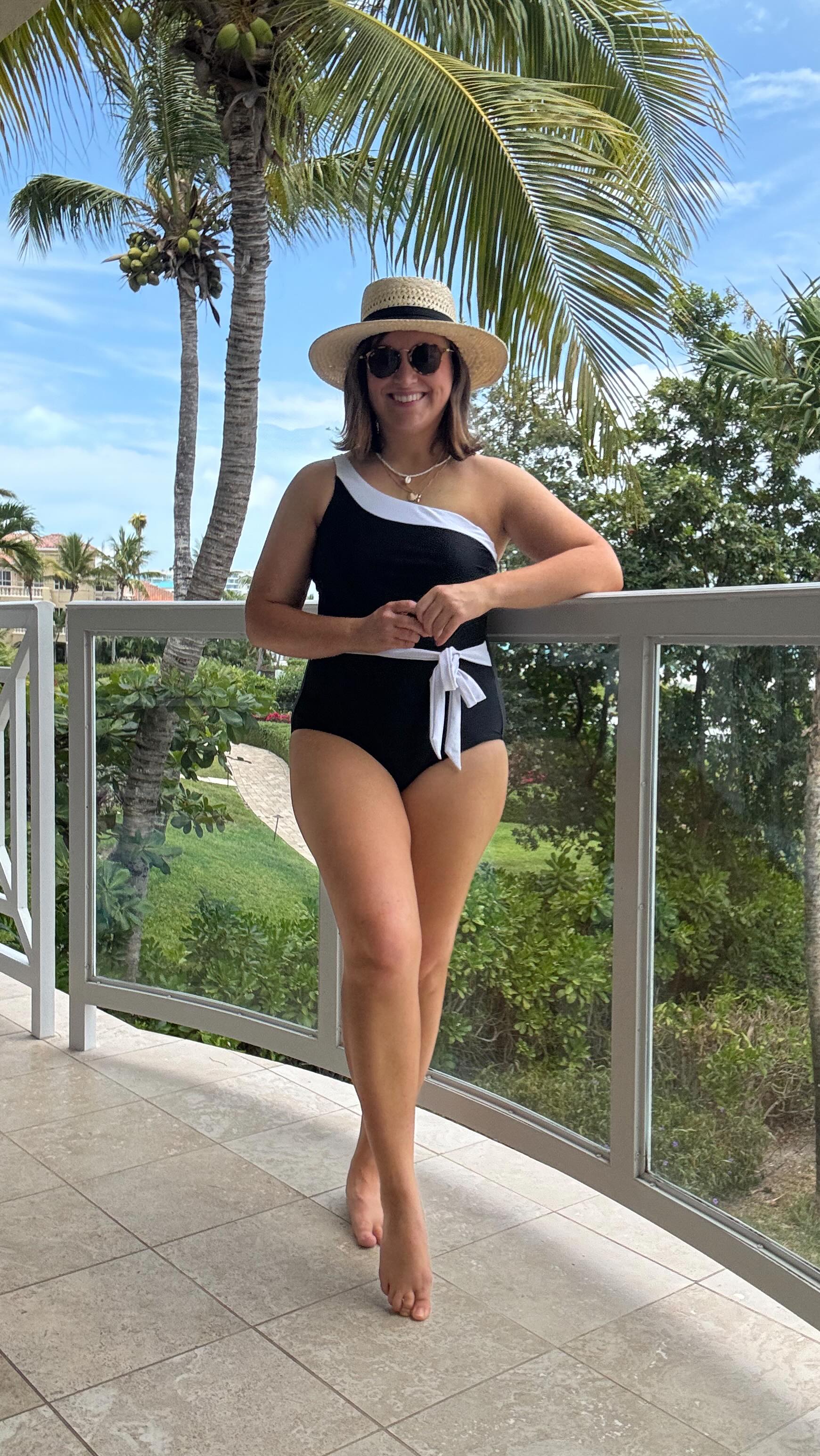 Instagram post by @the.petite.lady for Pour Moi. Caption reads: 🏝️ Comment ‘LINK’ for the links to my fave....