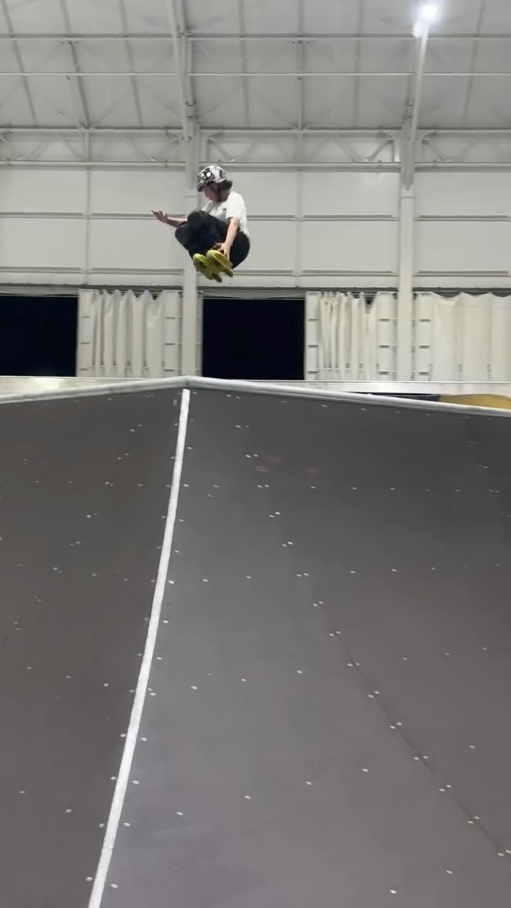 Instagram post by @mei_mei_1126_ for Skullcandy. Caption reads: [...] @papasu1048 @skullcandyjapan @stance_japan....