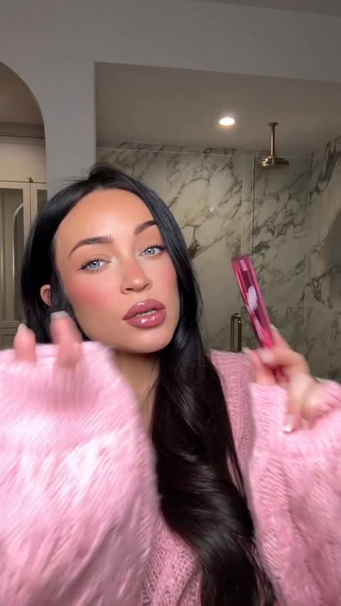 Instagram post by @smlx0 for Grande Cosmetics. Caption reads: [...] year, same go-to tubing mascara ✨....