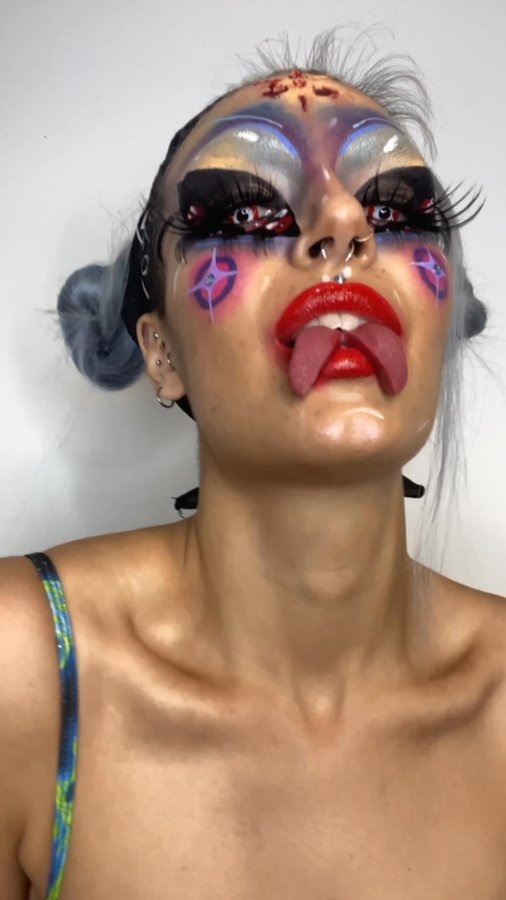 Instagram post by @__empty_alien for Snazaroo. Caption reads: COLLAB ALERT 😈🚨
Me and @niohuru_nyc swapped....