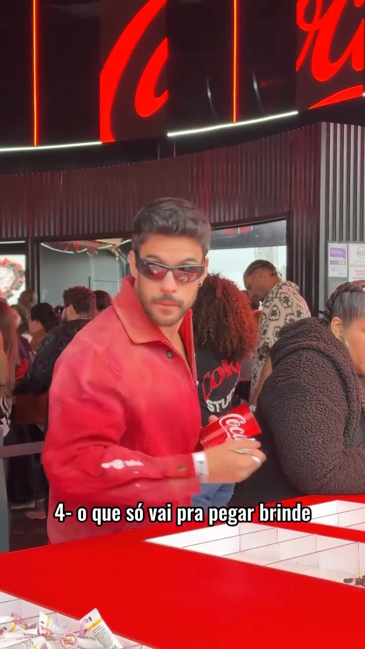 Instagram post by @diegocruz_ for Coca-Cola Brasil. Caption reads: Qual desse é você? 😂 Vivi demais o The Town, tá?....