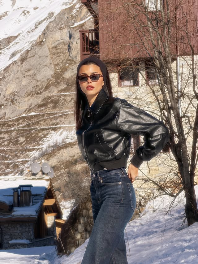 Instagram post by @kikagomes for Calvin Klein. Caption reads: new year in @calvinklein #ad.