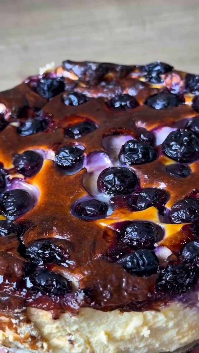 Instagram post by @kristian.mesaross for Philips Home Living SA. Caption reads: Cheesecake plný bielkovín a to z teplovzdušnej....