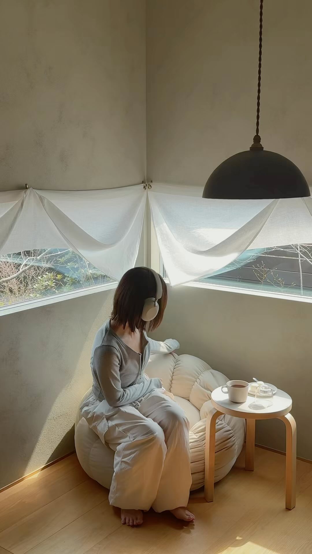 Instagram post by @_sen_room for Little Rooms. Caption reads: 在宅ワーク主婦のミニvlog @_sen_room....