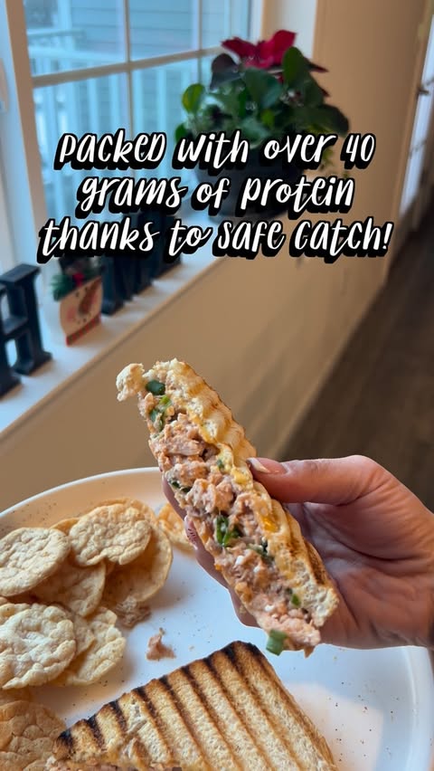 Instagram post by @wwchefsteph for Safe Catch. Caption reads: I lost 100 pounds and am currently in weight loss....