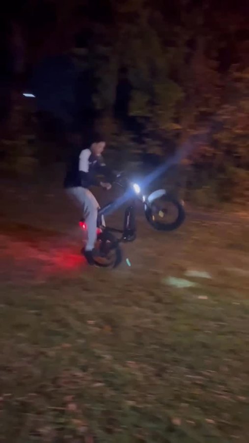 Instagram post by @pauly3x for Macfoxbike. Caption reads: Unboxing my brand new @macfoxbike X1S Commuter E....