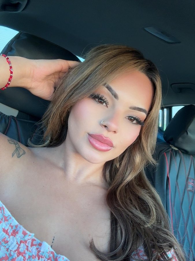 Instagram post by @violeettta for iMethodBeauty. Caption reads: Benefit face day ✨ Blurring & smoothing....