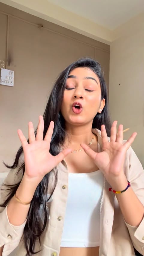 Instagram post by @dr.shak_98 for Oshea Herbals. Caption reads: SPF lena hai ya skip karna hai?— most of us....