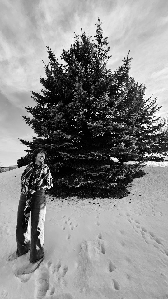 Instagram post by @emrrowley for Visit Utah. Caption reads: Merry Christmas Eve!❄️

#christmaseve #winter....