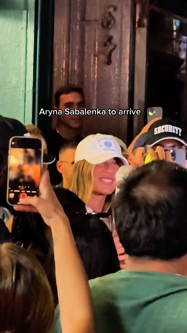 Instagram post by @velljkoo for Electrolit. Caption reads: When you’re the number 1 tennis player in the....