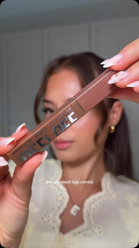 Instagram post by @sara.xts for Maybelline New York DE. Caption reads: Anzeige | Glossy Lips + Lip Stain = meine Summer....