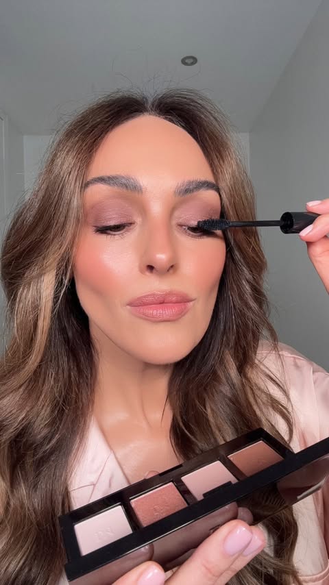 Instagram post by @alexsteinherr for Laura Mercier. Caption reads: [...] I’m doing. Using the new @lauramercier....