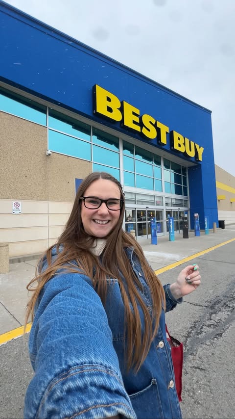 Instagram post by @livingonaloonie for Best Buy. Caption reads: Huge saving this Boxing Day @BestBuyCanada!
 
All....