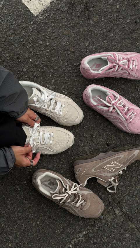 Instagram post by @_lauraseeto for New Balance Lifestyle. Caption reads: [...] fits every style >> @theiconicau....