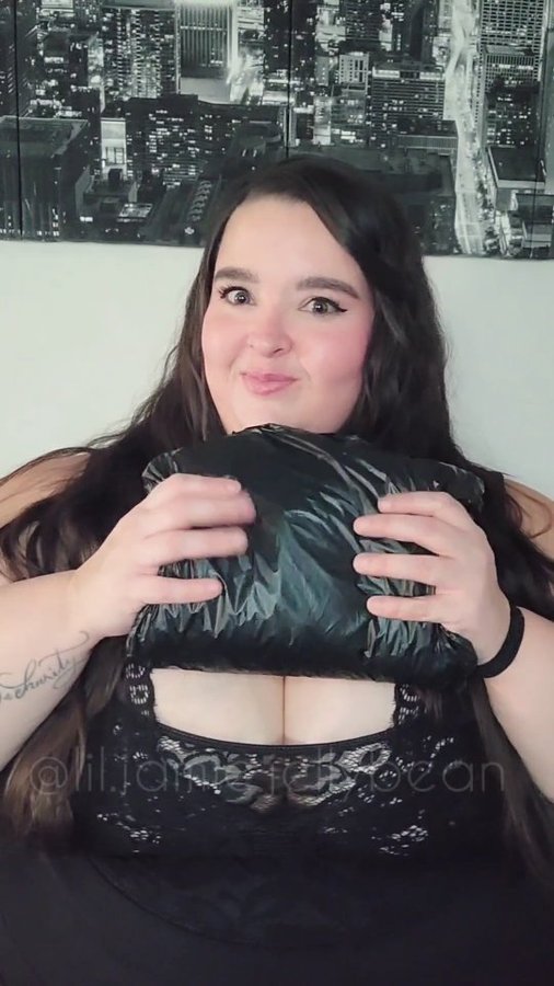 Instagram post by @lil.jamie.jellybean for Plusock. Caption reads: back at it again with my friends at....