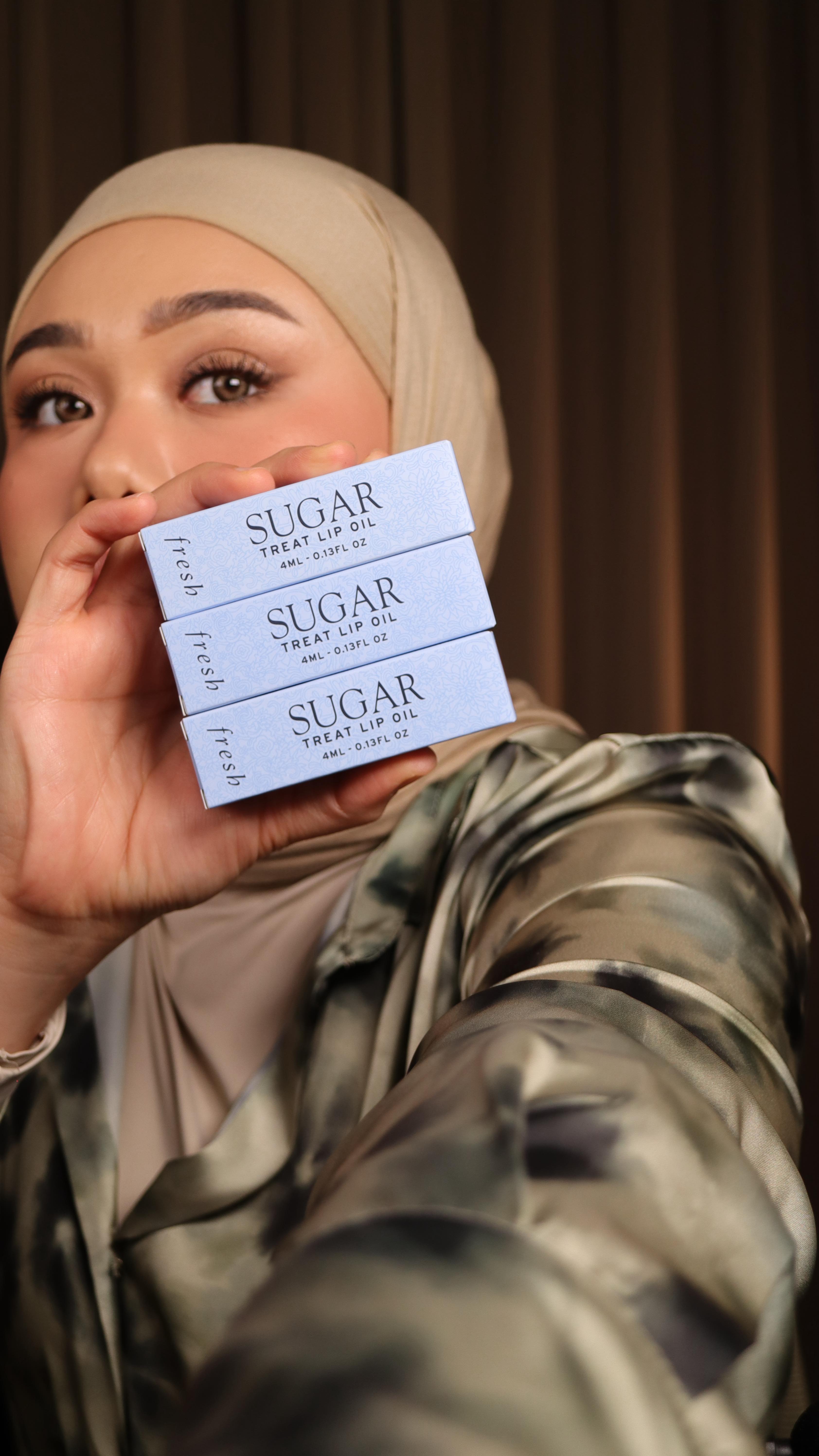 Instagram post by @fatyabiya for Fresh. Caption reads: Suka deh sama lip oil tipe gini.. ringan pol......