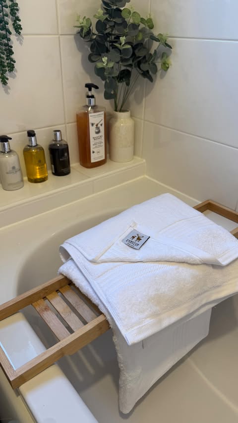 Instagram post by @ourhanburyhome_39 for Hampton and Astley. Caption reads: [...] 🛁✨ #ad #homeinspo #bathroomgoals....