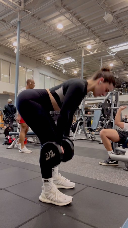 Instagram post by @natalie_linan for 24 Hour Fitness. Caption reads: Sunday sweat sesh in full effect at @24hourfitness....