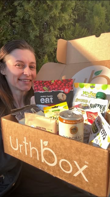 Instagram post by @misti_arc for EarthChimp. Caption reads: [...] your first box. @urthbox @caulipuffs....