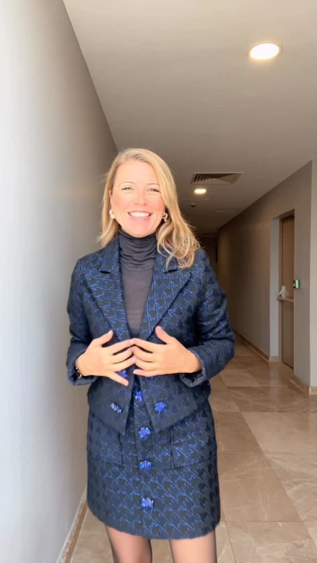 Instagram post by @sibelatilgann for Penti. Caption reads: #fitcheck 
Gülümse bugün Cuma 😃☺️💫❤️🎉❤️
#life....