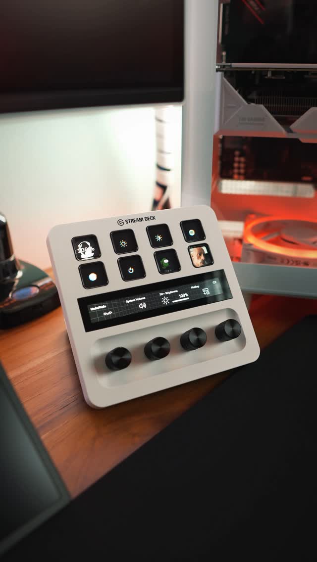 Instagram post by @rei_dos_setups for elgato. Caption reads: My New Stream Deck Has Arrived 👀 Elgato Stream....