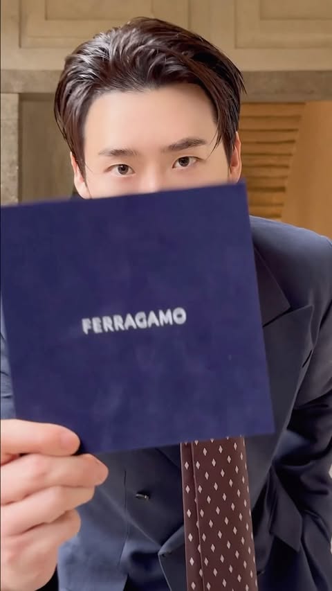 Instagram post by @jongsuk0206 for FERRAGAMO. Caption reads: #FerragamoFW26 fashion show by Creative Director....