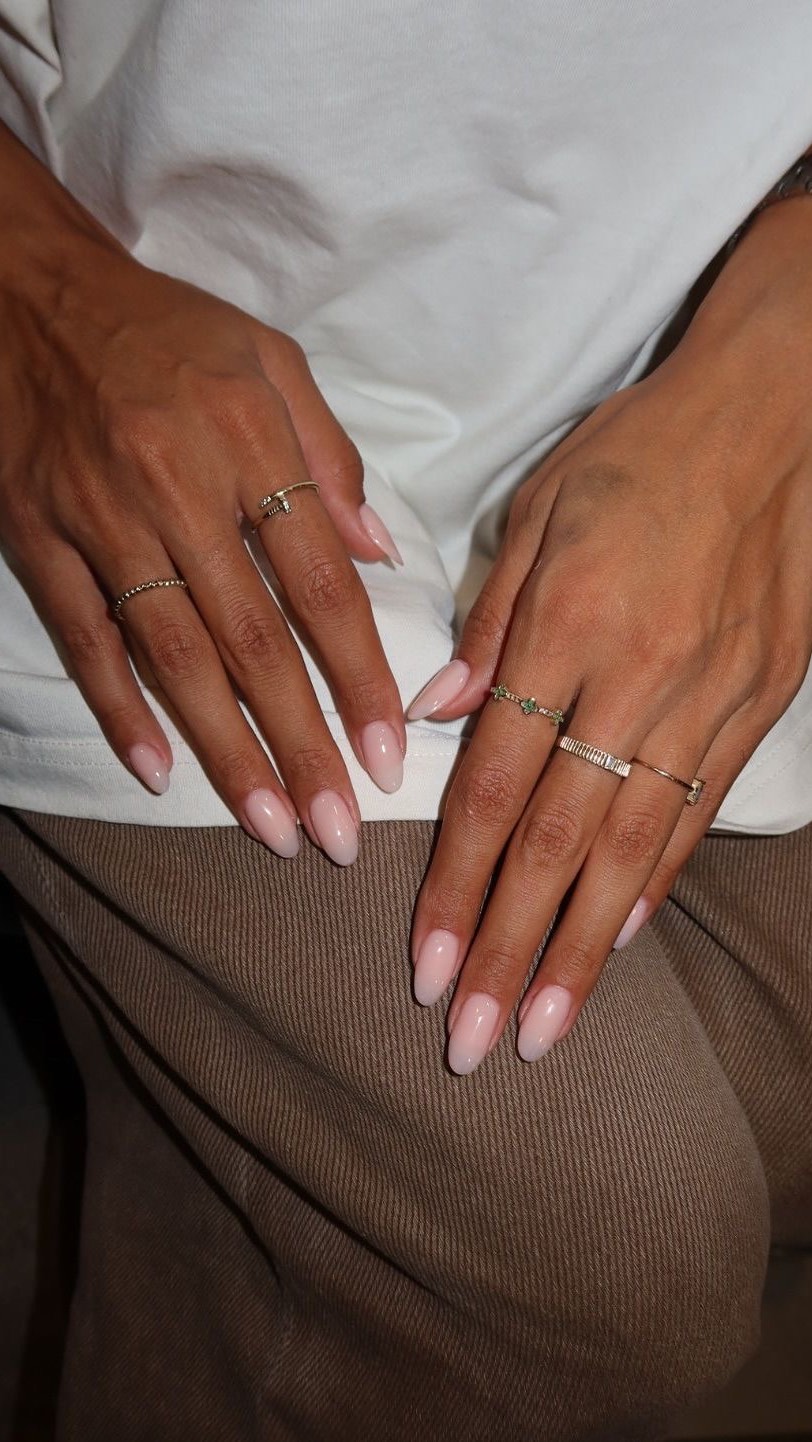 Instagram post by @iremcalhan for Benefit Cosmetics. Caption reads: En sevdiğim makyajım💖  #grwm
@centellian24_global....