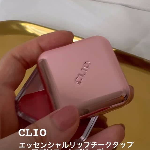 Instagram post by @ta.m_k for CLIO JAPAN. Caption reads: CLIO
エッセンシャル リップチーク タップ
07 アプリコットブリーズ....
