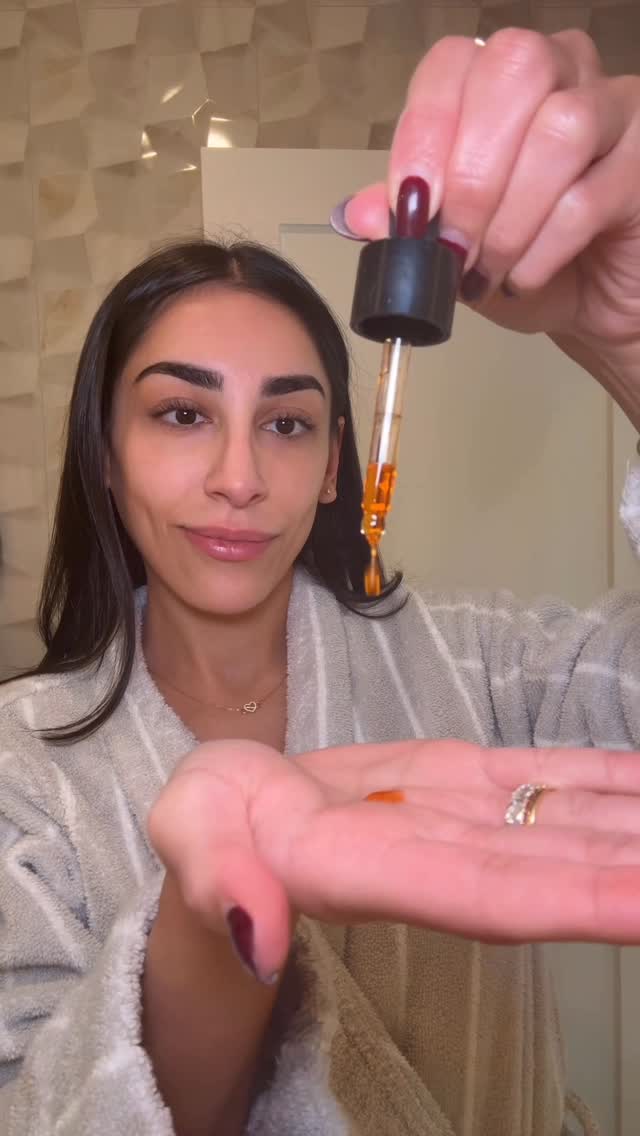 Instagram post by @sayehsoltani for true Botanicals. Caption reads: The only facial oil that doesn’t leave my skin....