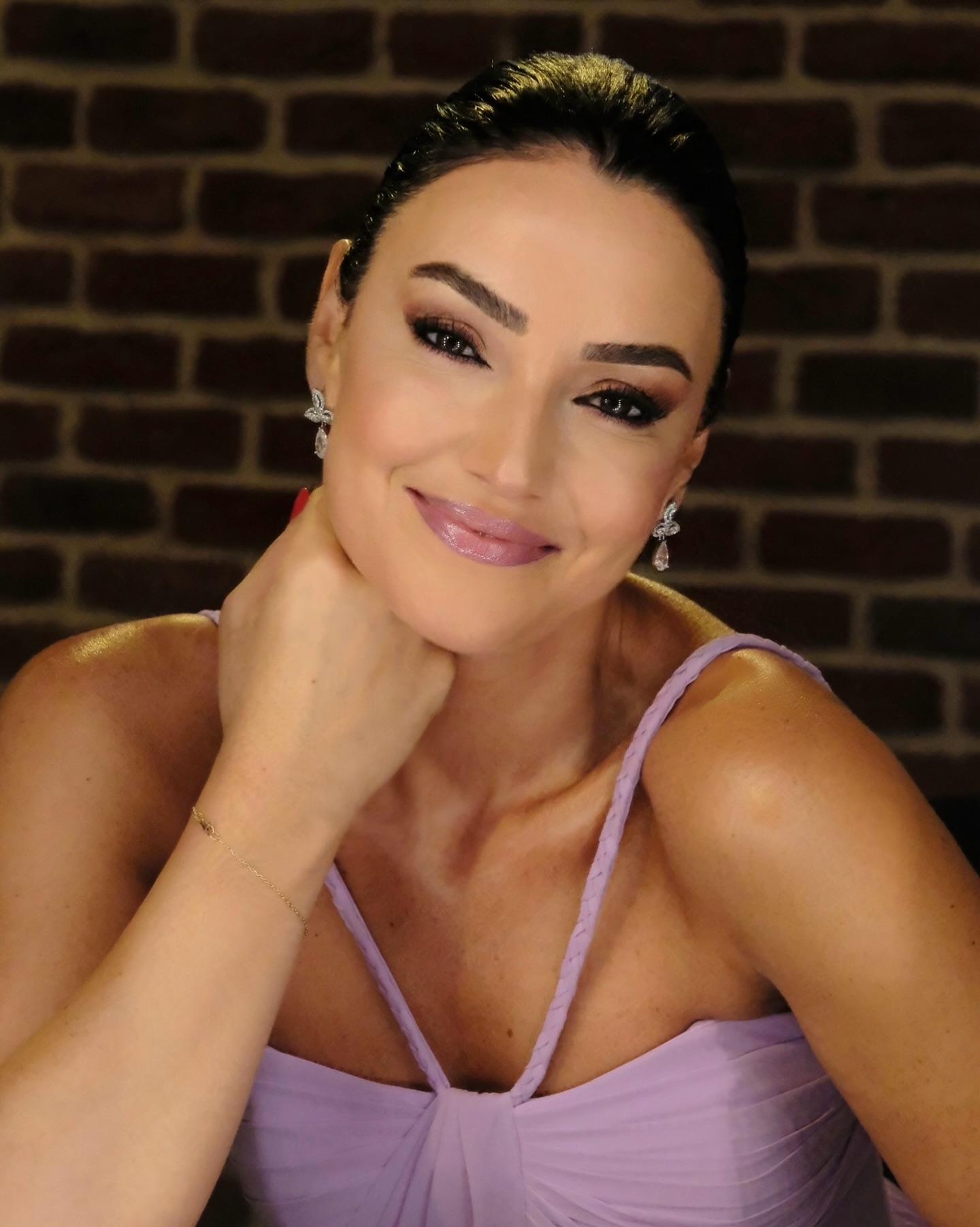 Instagram post by @sevcanorhan for Alfabeta. Caption reads: …ben yine YOK SANAYIM…🪻🪻

💆‍♀️&💄....