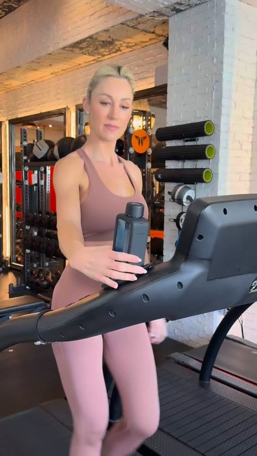 Instagram post by @carolinepearce for Echo Water. Caption reads: Upgrade your hydration game with the @echohydrogen....