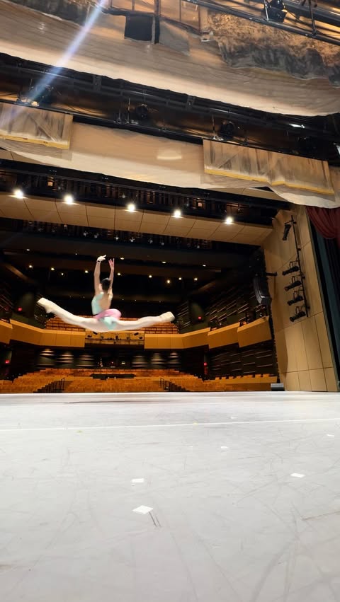 Instagram post by @lifeof.lori for Charlotte’s Web. Caption reads: Surviving long theatre days with @charlotteswebcbd....