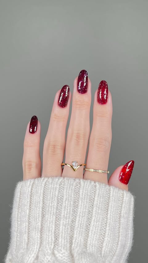Instagram post by @heajiheaji for Apres Nail. Caption reads: [...] flash glitter swirls🥰 using....
