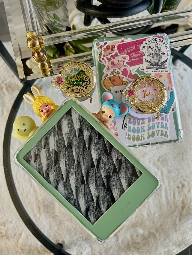 Instagram post by @andrea.ita.garcia for Callie Gifts. Caption reads: [...] kindles 🩷💚 These are available from....