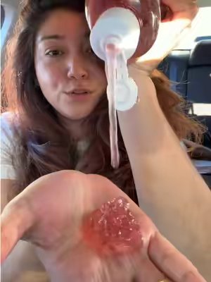 TikTok post by @evagabrielamakeup for Natural Sant México. Caption reads: Idk what those other bottles have 🤢 this is the....