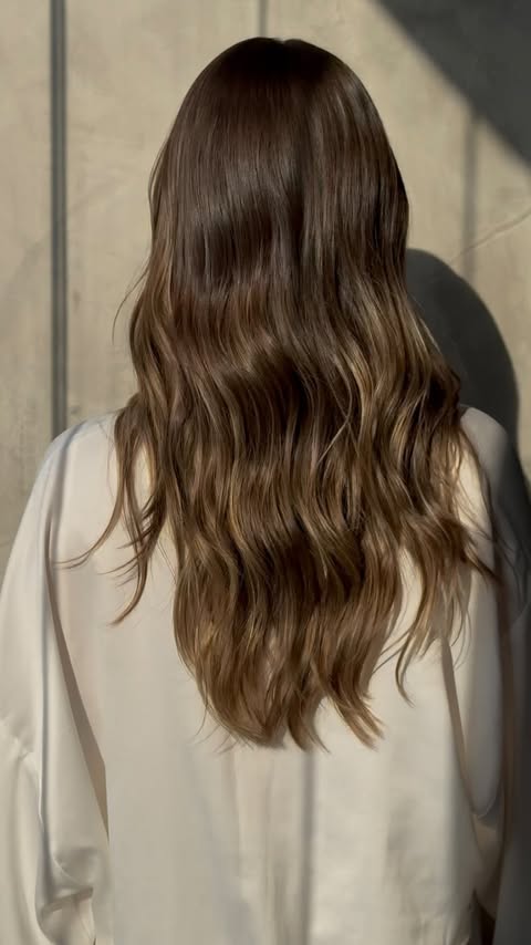 Instagram post by @jessicagvs for Hidratei. Caption reads: [...] eu quisesse ter esse cabelo… @hidratei 💙....