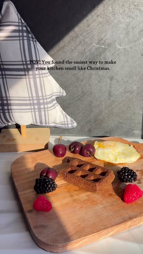 Instagram post by @mrskellylorrainereid for Eat Evergreen. Caption reads: #ad
@eatevergreen Jolly Gingerbread waffles just....