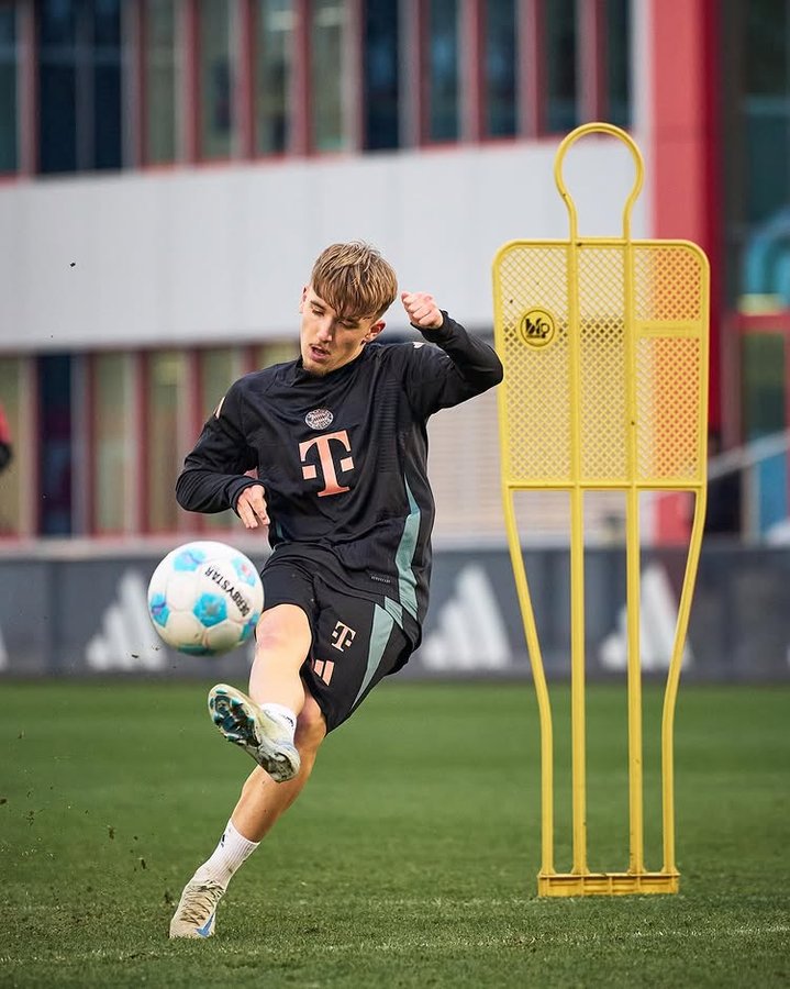 Instagram post by @lennart_kl10 for Nike. Caption reads: See you next year✌🏽 More to come💯 #fcbayern....